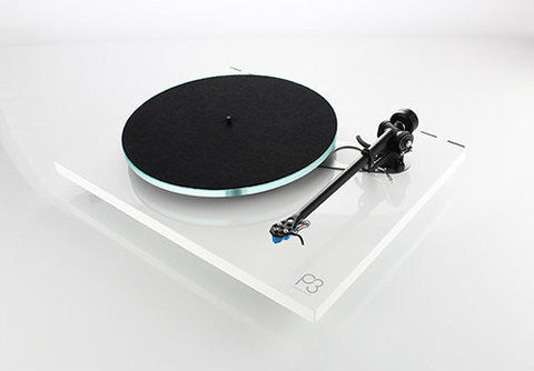 REGA - PLANAR 3 TURNTABLE